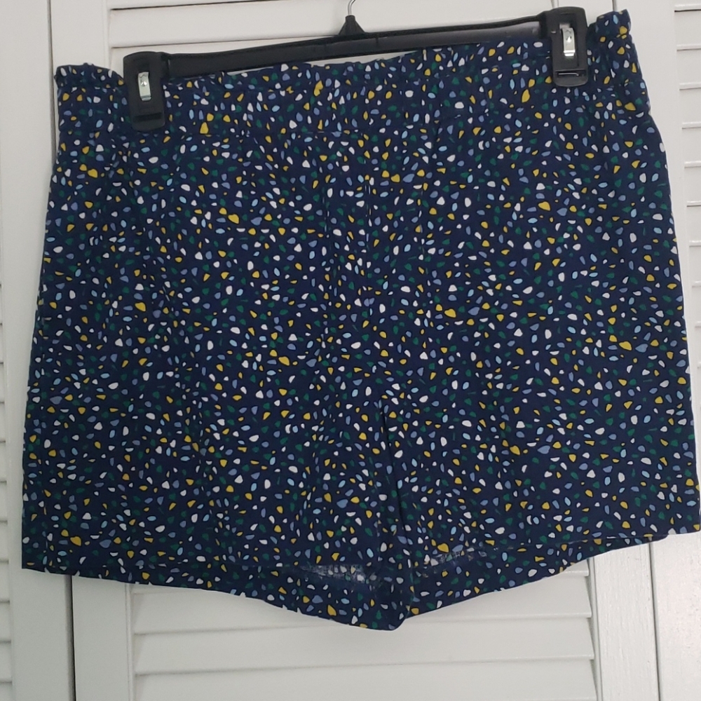 Banana Republic size L 4-inch linen blend shorts